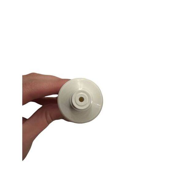 Kiehl’s Ultra Facial Cleanser 1.0 fl Oz - Picture 3 of 3